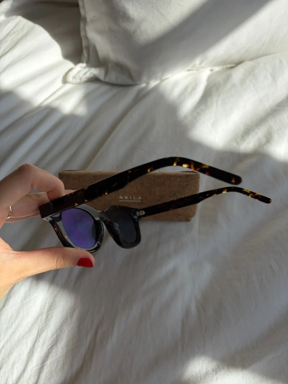 Akila Apollo Sunglasses in Tokyo Tortoise / Viridian - Picture 4 of 4